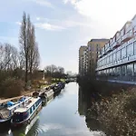 Beautiful 1 Bedroom With Balcony Near Mile End