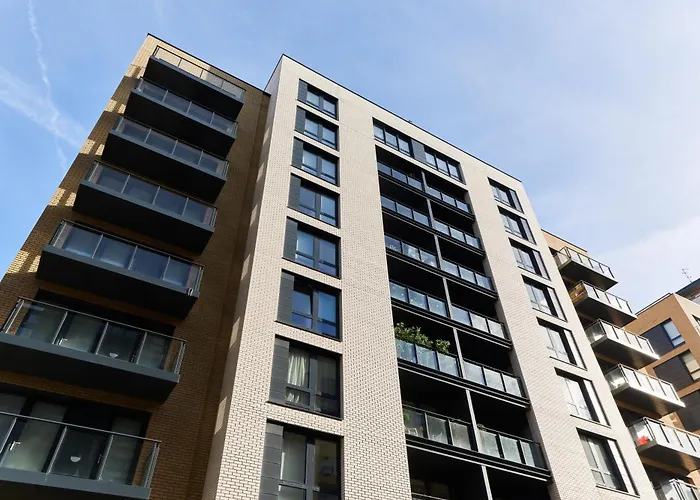 Beautiful 1 Bedroom With Balcony Near Mile End
