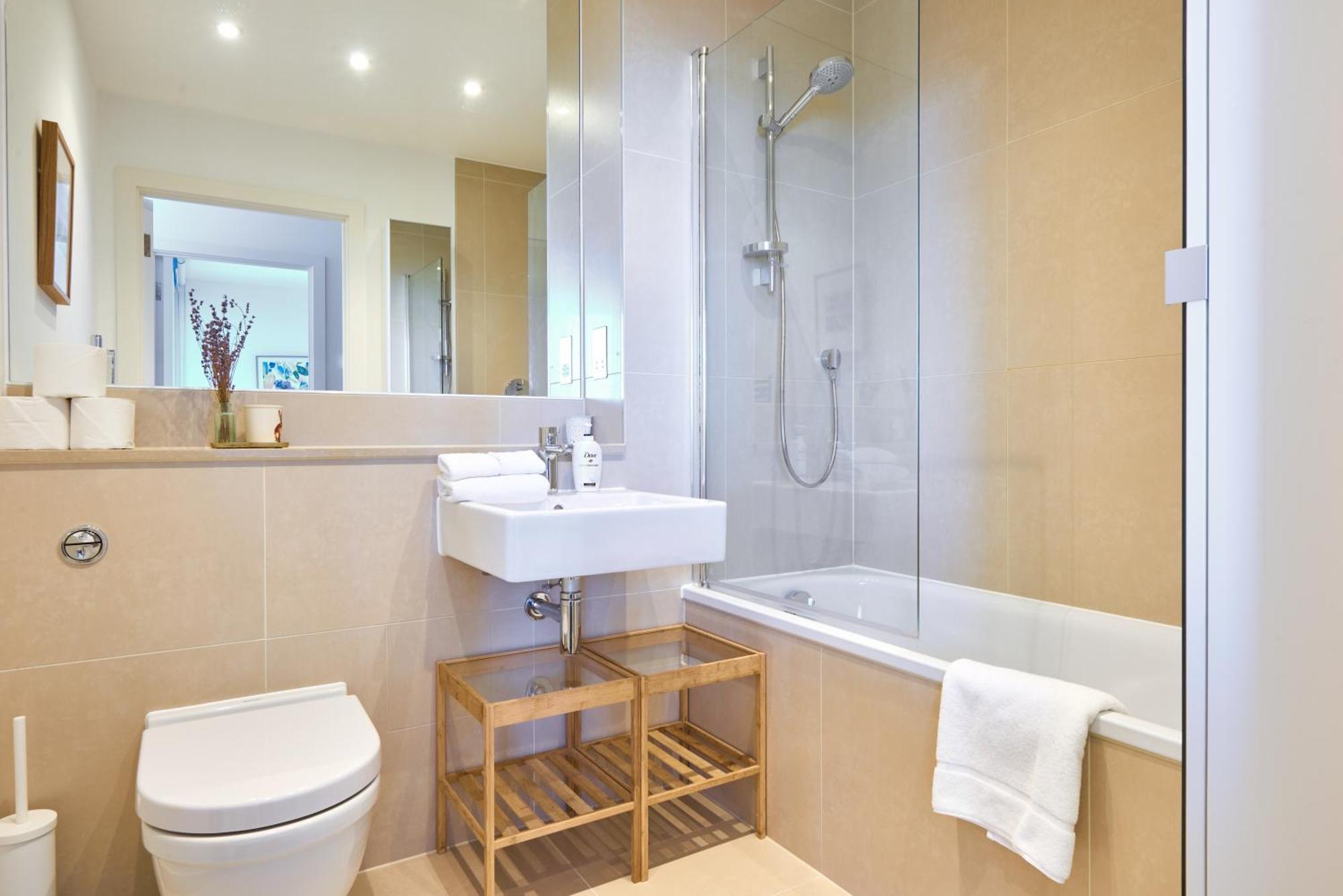 Beautiful 1 Bedroom With Balcony Near Mile End Londra
