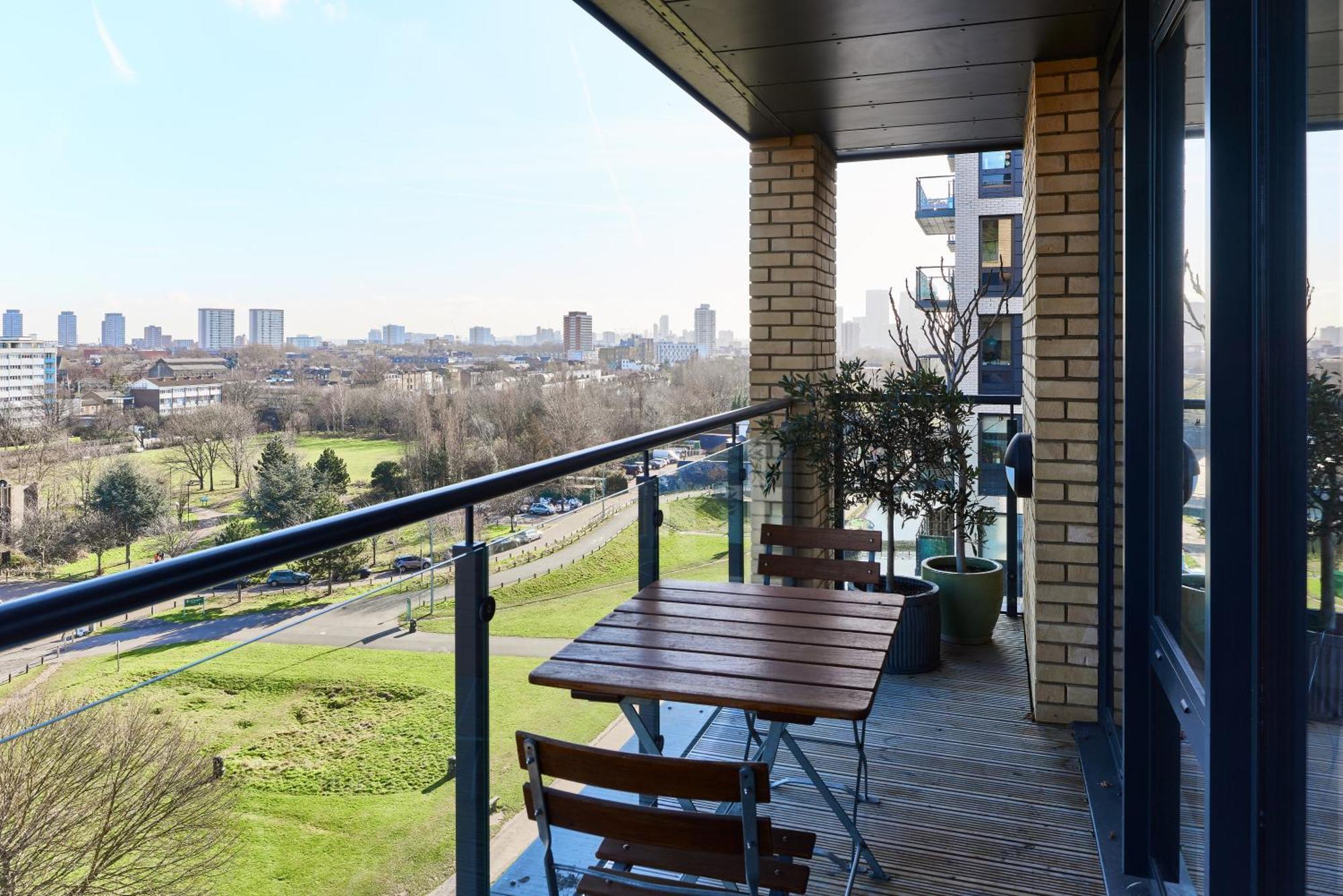 Beautiful 1 Bedroom With Balcony Near Mile End Londra